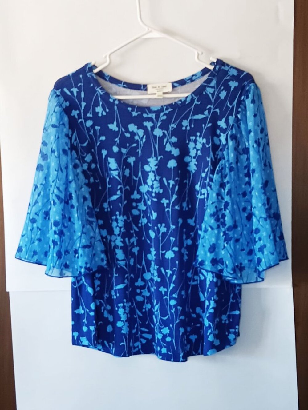KIM & CAMI Blue Floral Blouse Size M